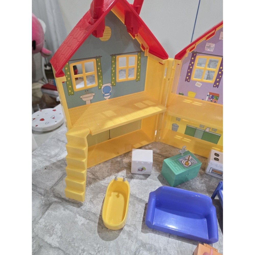 Peppa Pig House with Yellow Van Vehicle, 13 Furniture Accessories Kitchen Bathro - Picture 3 of 10